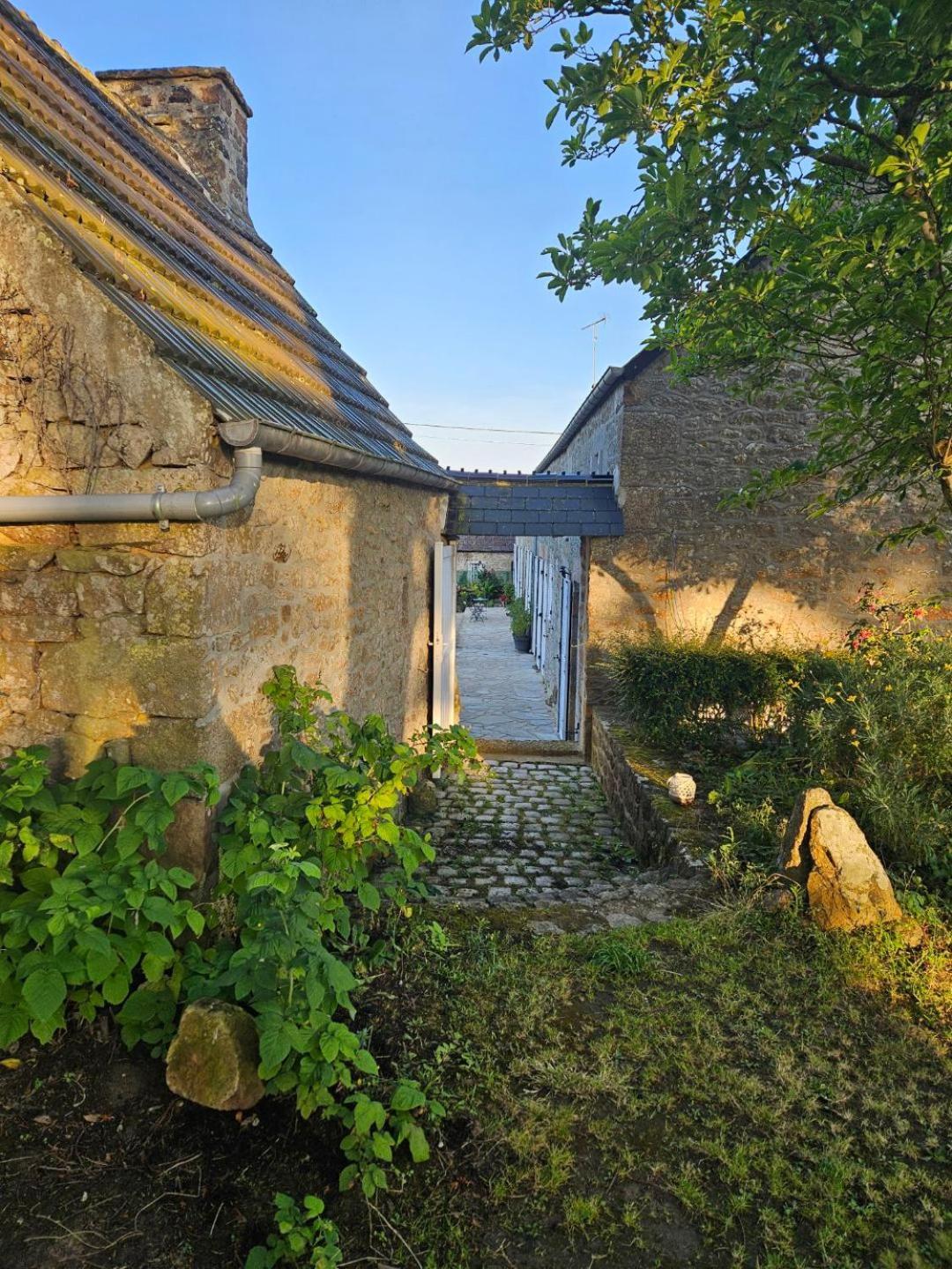 Les 13 Lavoirs D'Antan - Chambre Globe-Trotteur Saint-Pierre-Eglise Экстерьер фото